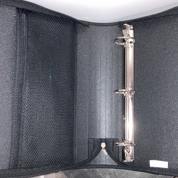 Hilroy 1-1/2” Zip Up Binder - Picture 4 of 4